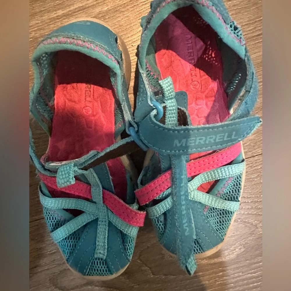 Like new Merrell hydro lily sandal toddler/child  size 11